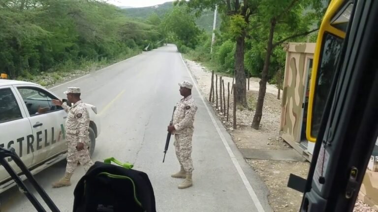 Crossing the border to Dominican Republic from Haiti