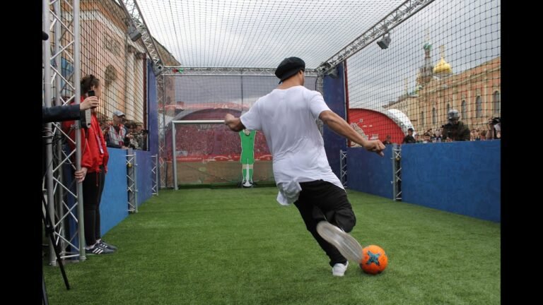 Ronaldinho VS Robot Goalkeeper