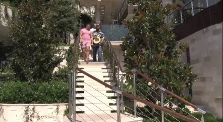 Budva Dukley Gardens Stiven Sigal KADROVI