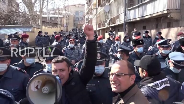 Armenia: Protesters scuffle with police at rally outside presidential residency in Yerevan