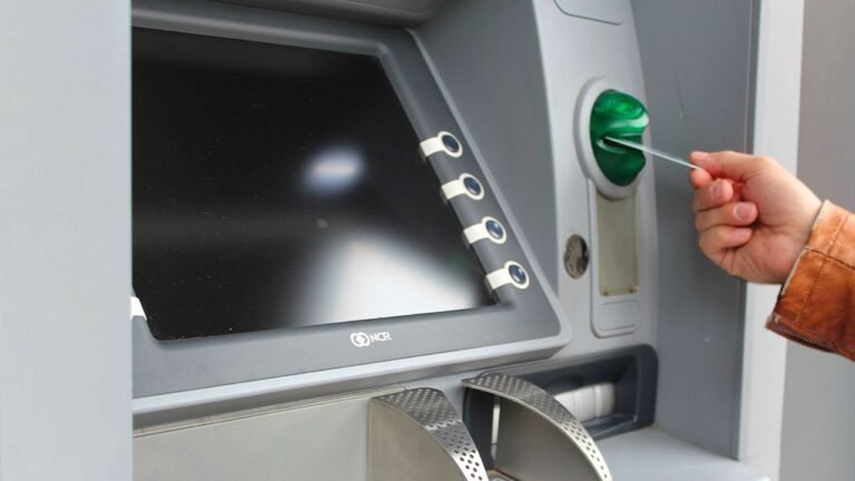 KTF News – The END of ATMs in Australia? Thousands of cash machines removed as banks go digital