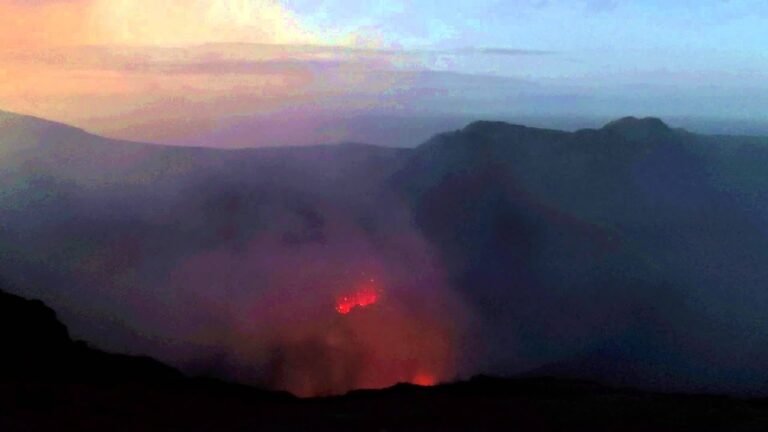 Yasur Volcano – Air Taxi Vanuatu – Night Tour – English